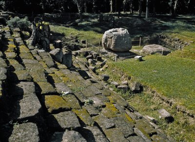 Zoomorf oltár P alkotó: Mayan