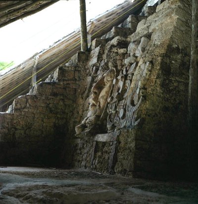 Építészeti maszk, Mascarones temploma, Kohunlich, Yucatán-félsziget, Mexikó Kora klasszikus időszak (i.sz. 300-600) (stukkó és kő) alkotó: Mayan Mayan