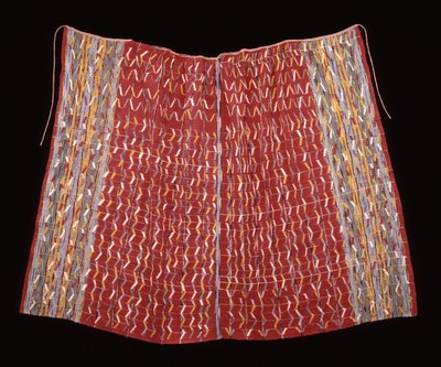 Cofradia-köpeny, esetleg egy szent alakja számára, 1920-1940 körül (pamut; láncfonalú, sima szövés lánccsíkokkal és láncfonakkal és kiegészítő vetülékmintázattal) alkotó: Mayan Mayan