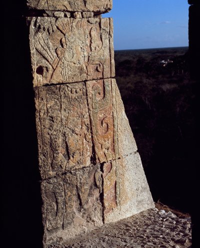 Részlet egy harcos, El Castillo frízéről alkotó: Mayan Mayan