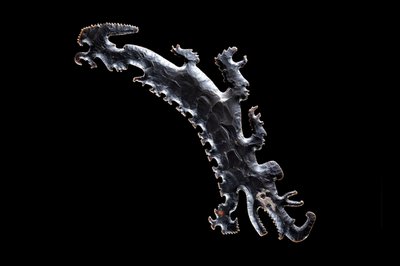 Különc kovakő, amely krokodil kenut ábrázol utasokkal, Kr. e. 600-900 (kőkő) alkotó: Mayan Mayan