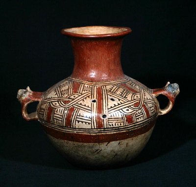 Temetési urna lyukakkal Utatlanból (Cumarcaaj), Quiche, Guatemala, Közép-Amerika, Klasszikus utáni időszak (terrakotta) alkotó: Mayan Mayan