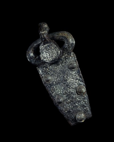 Meroving művészet: övcsat lemez ezüst damaszin vasból. 650-700 i.sz. Párizs, Musee Carnavalet. alkotó: Merovingian