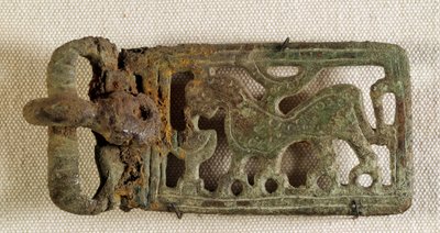 Meroving művészet: övcsat, amely egy fantasztikus állatot ábrázol. Gallia 6. század. Saint Germain en Laye Nemzeti Régészeti Múzeuma alkotó: Merovingian Merovingian