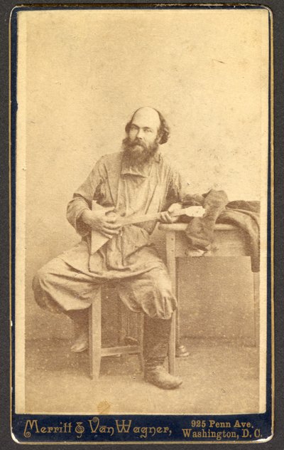 Azonosítatlan férfi portréja Balalajkával, 1886 és 1895 között. alkotó: Merritt and Van Wagner