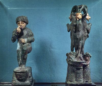 Hammurapi imádkozik egy szent fa előtt és a három kecskéből kialakított szent fa, Larsából, Dél-Mezopotámiából, ie 1750 körül (bronz és arany) alkotó: Mesopotamian
