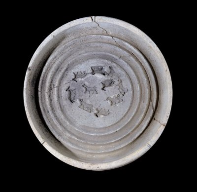Mezopotámia: terrakotta csésze állatok. Kr.e. 1750. A Marinál Zimri Lim király palotájának királyi ételeiből. Párizs, Louvre Múzeum alkotó: Mesopotamian