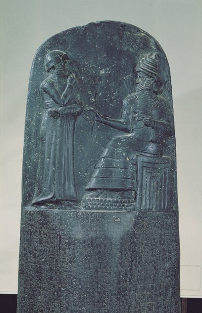 A Napisten Sámasz diktálja törvényeit Hammurabi királynak a híres törvénykönyvén, régi babiloni kor, Kr. e. 1760 (bazalt) alkotó: Mesopotamian