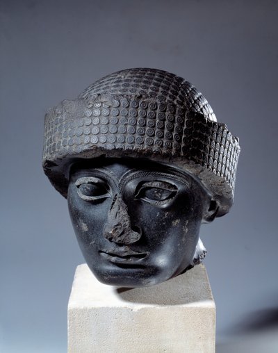 Mezopotámia: fej dioritban Gudea, Lagash város kormányzójának felirata nélkül. Kr.e. 2120 körül. neosumer korszak (kb. Kr. e. 2150-2000). Párizs, Louvre Múzeum alkotó: Mesopotamian Mesopotamian
