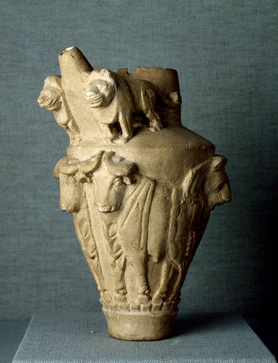 Mezopotámiai művészet: rituális mészkőváza bikákkal és oroszlánokkal. Nap. h. 30,2 cm Uruk (vagy Uruk) helyétől, Irak. Bagdad, Régészeti Múzeum alkotó: Mesopotamian Mesopotamian