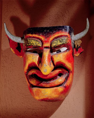 A mexikói Guerrero régióból származó Pastorelában használt ördögmaszk (festett fa) alkotó: Mexican School