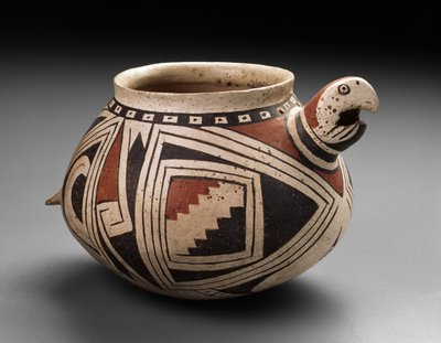 Mogollon ara tál, Tardio Period, 1300-50 (cserép, polikróm festéssel) alkotó: Mexican School