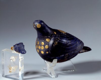 Keleti ókor: galamb lapis lazuliban (lapis lazuli) és aranyban. A Susa weboldaláról. Medio-elamit időszak (Irán). ie 1200 Párizs, Louvre Múzeum alkotó: Middle Elamite Period