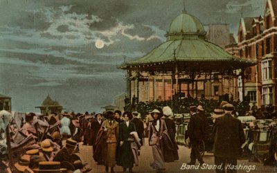 Zenekar állvány, Hastings, Sussex, 1914. alkotó: Milton