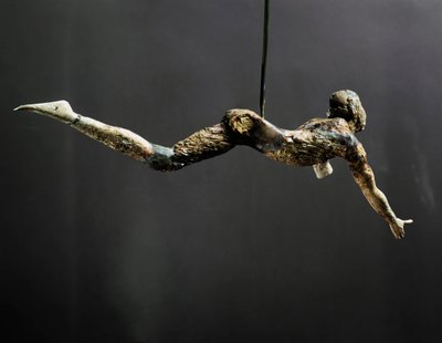 Akrobata (más néven bikaugráló), elefántcsont figura, ie 1700-1400 alkotó: Minoan