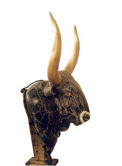 Minószi művészet: rhyton vagy rhyton vagy rhyton (apparátusüveg) bikafej alakban a krétai Cnossos (Knósszoszi) kis palotából. Kr.e. 1550-1500. Heraklion, Régészeti Múzeum alkotó: Minoan