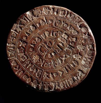 Phaistos korongja (Phaistos Disk, Phaestos Disc) (minószi művészet - Kr.e. 1700 - 1600) hieroglifákkal borítva. alkotó: Minoan