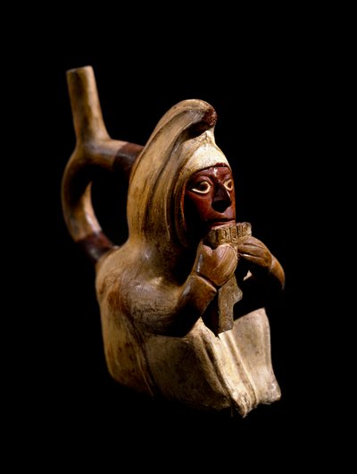 Prekolumbiai művészet, Mochic civilizáció (csúnya, Mochica): antropomorf váza, amely egy pánfuvolást ábrázol. Kr.e. 200-700. Göteborg, Néprajzi Múzeum – Kolumbusz előtti művészet, Moche-kultúra (i.sz. 200-700): antropomorf váza serpenyős fuvolát (panpip) á alkotó: Moche Moche