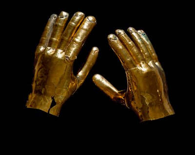 Prekolumbiai művészet, Mochica kultúra (Moche, mochique): temetői kezek aranyban. 200-500 apres JC Lima, Musee de l