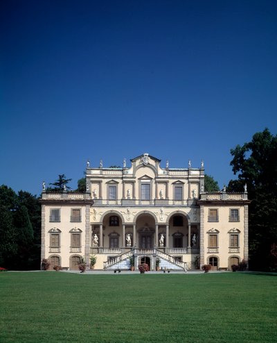 Villa Mansi homlokzata alkotó: Muzio (circle of) Oddi