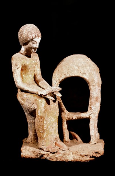 Mükénei művészet: női alak egy kemencében, kezében kenyeret tart. Kr.e. 16. század. Strasbourg, Régészeti Múzeum alkotó: Mycenaean