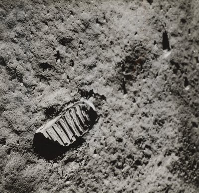 Buzz Aldrin lábnyoma a Hold felszínén, 1969. alkotó: NASA Images