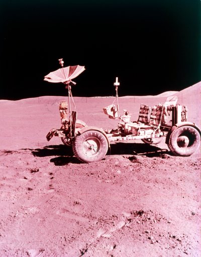 Az első Lunar Roving Vehicle, Apollo 15, 1971. július. alkotó: NASA Images