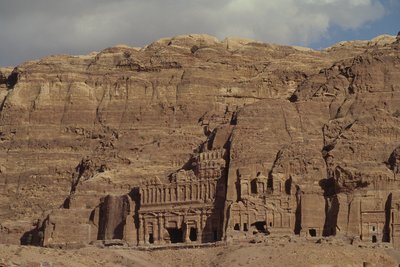 salakhegy alkotó: Nabatean