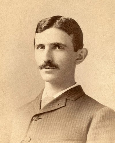Nikola Tesla portréja 1885 körül alkotó: Napoleon Sarony
