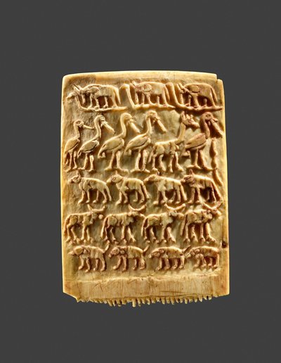 Vadállatok soraival díszített hajfésű, Kr.e. 3200–3100 (elefántcsont) alkotó: Naqada Period Egyptian