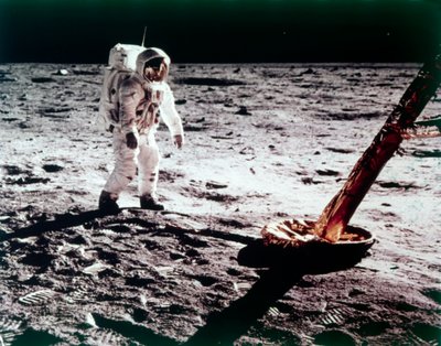 Buzz Aldrin a Holdmodul lábánál a Holdon, Apollo 11 küldetés, 1969. július. alkotó: Neil Armstrong