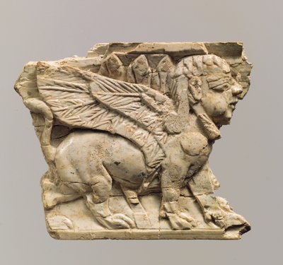 Szfinxszel domborműves bútortábla, Kr.e. 9-8. (elefántcsont) alkotó: Neo Assyrian