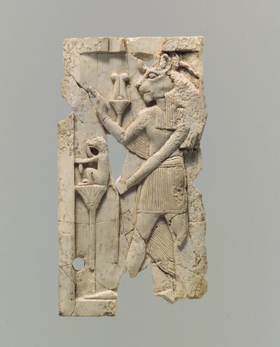 Domborműves bútortábla oroszlánfejű alakkal, Kr.e. 8–7. (elefántcsont) alkotó: Neo Assyrian