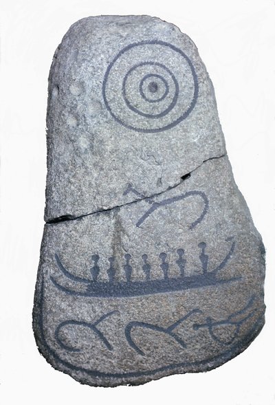 A hajó egy rovásírásos kőre rajzol, egy újkőkori freskóra. Koppenhágai Nemzeti Múzeum. Dánia. alkotó: Neolithic Neolithic