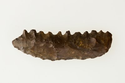 Bifaciális sarló, Kr.e. 4500–4000 (kőkő) alkotó: Neolithic Neolithic