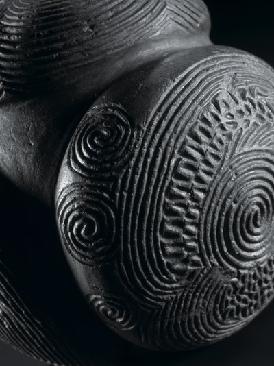 Faragott labda Glass Hillből, Towie, Aberdeenshire, neolitikum, ie 3000 körül (kő) alkotó: Neolithic Neolithic