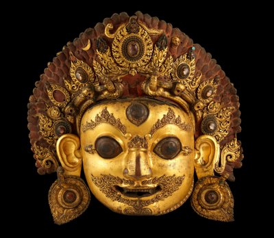 Bhairava feje, kb. 16. század (aranyozott rézzel és hegyikristállyal festve) alkotó: Nepalese School