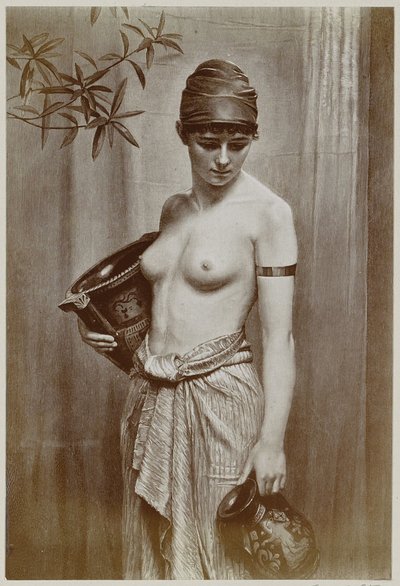 Max Nonnenbruch Wasserträgerin című festménye nyomán készült fametszet fotóreprodukciója alkotó: Neue Photographische Gesellschaft (possibly)