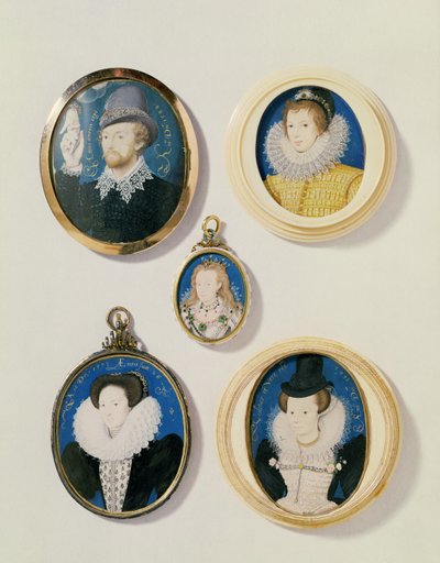 Miniatúrák, balról jobbra, T-től B-ig: Férfi egy felhőből származó kézzel; Ismeretlen fiatalember, 1588; Holland asszony 26 éves, 1593; Arabella Stuart, Lennox hercegnője; Ismeretlen hölgy. alkotó: Nicholas Hilliard