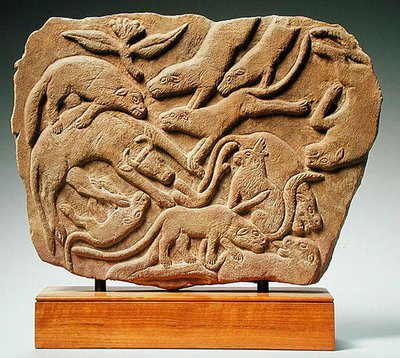 Tehenet döntögető kutyákat ábrázoló dombormű, 4-5. század (homokkő) alkotó: Nubian Nubian