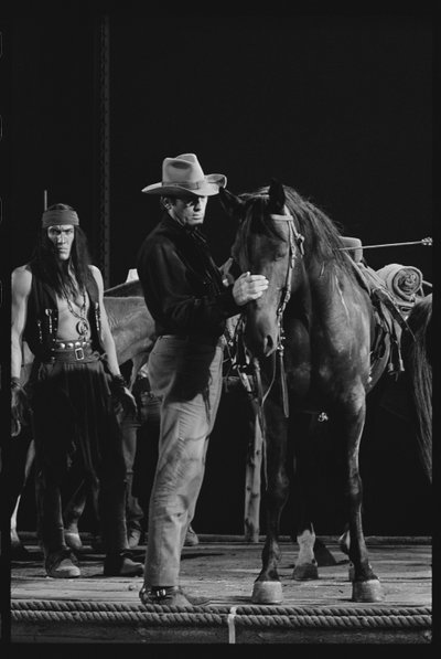 Gregory Peck lóval a Mackenna aranya forgatásán alkotó: Orlando Suero