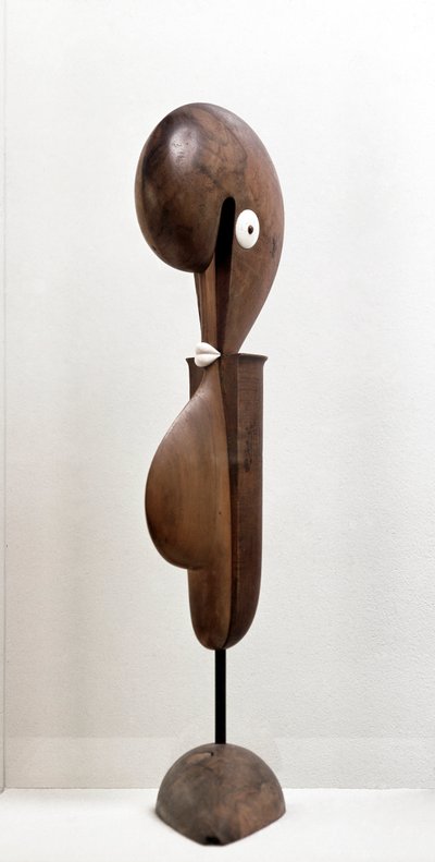 Groteszk (fa szobor alkotó: Oskar Schlemmer