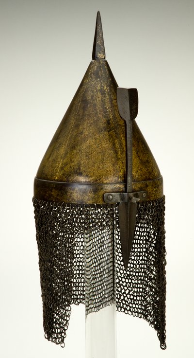Sisak, talán 16. századi, 19. században módosított (rozsdás vas aranyozással) alkotó: Ottoman School