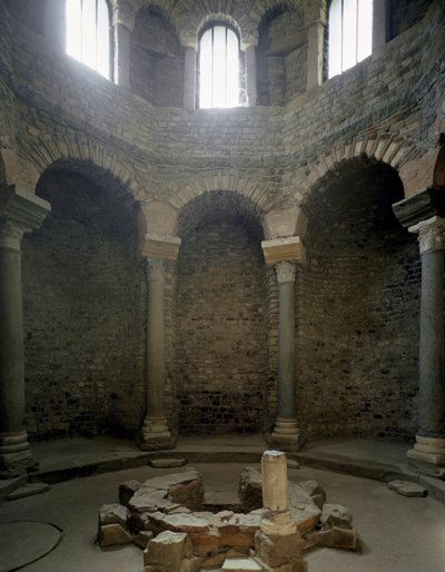 Paleokeresztény művészet: a keresztelőkápolna belsejének képe, V. század. Frejus (Var) alkotó: Paleo Christian