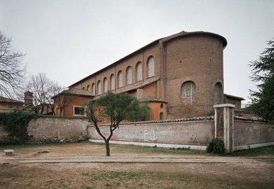 Kilátás a 422-ben alapított Szent Szabina templomra alkotó: Paleo Christian