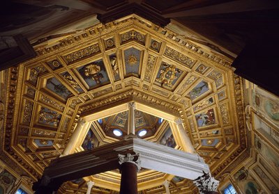Kilátás a 440 körül épült San Giovanni keresztelőkápolnán belüli boltozatra (Laterano Szent János) (Lateráni keresztelőkápolna vagy San Giovanni in Fonte). Róma alkotó: Paleo-Christian
