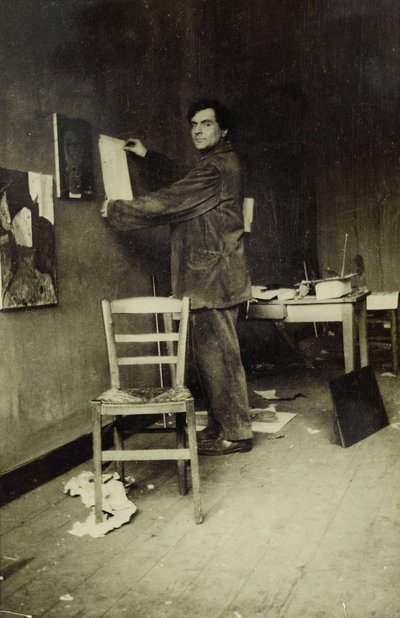 Amedeo Modigliani a műtermében, 1915 körül (f/w fotó) alkotó: Paul Guillaume