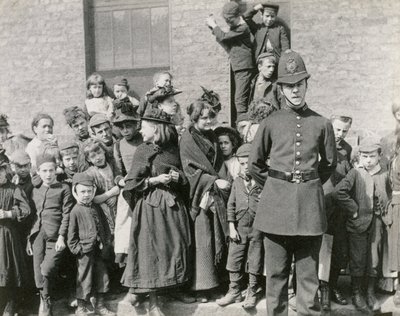 Egy londoni rendőr temetése, 1894 alkotó: Paul Martin