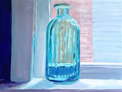 Türkizkék palack a fényben alkotó: Pauline Wegman | Key and Sea Creative