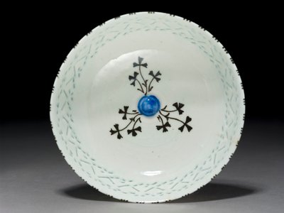Gombroon Bowl, Irán, Szafavida-korszak, (kőpaszta áttört díszítéssel és fekete mázzal) alkotó: Persian School